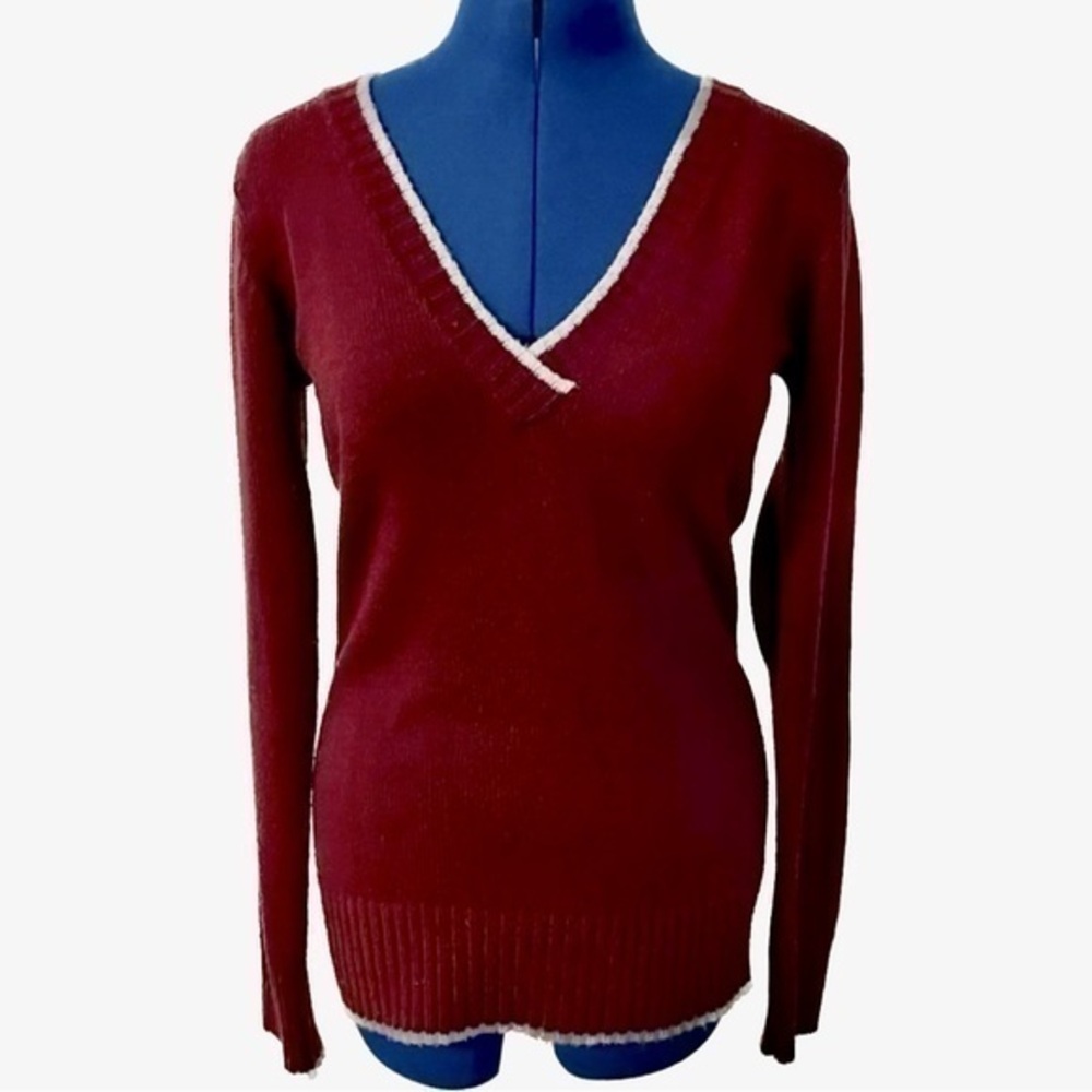 Derek Heart V-Neck Sweater - Red - Medium